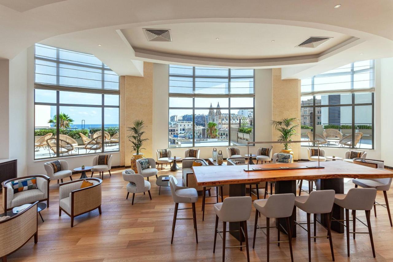 Malta Marriott Resort & Spa Saint Julian's Екстериор снимка The Club lounge at the airport