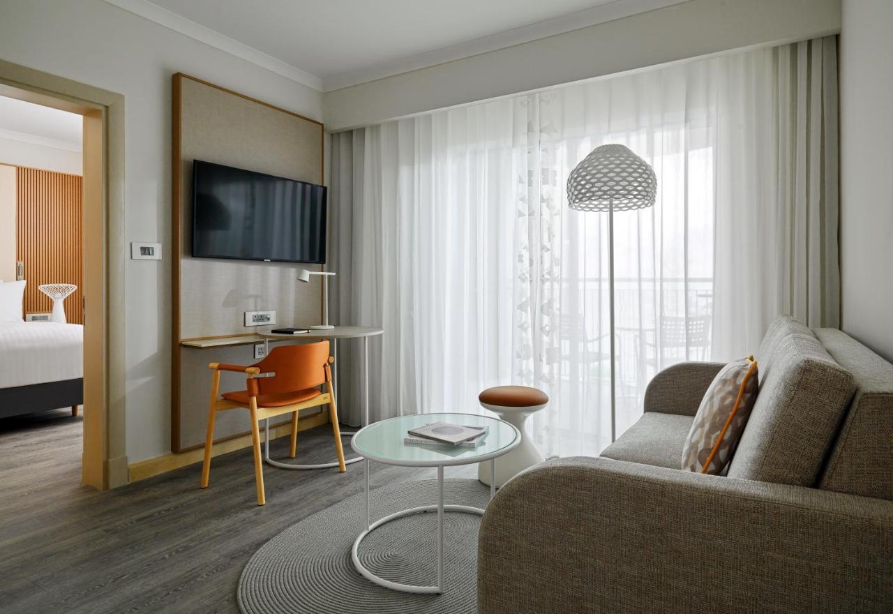 Malta Marriott Resort & Spa Saint Julian's Екстериор снимка A suite at the hotel