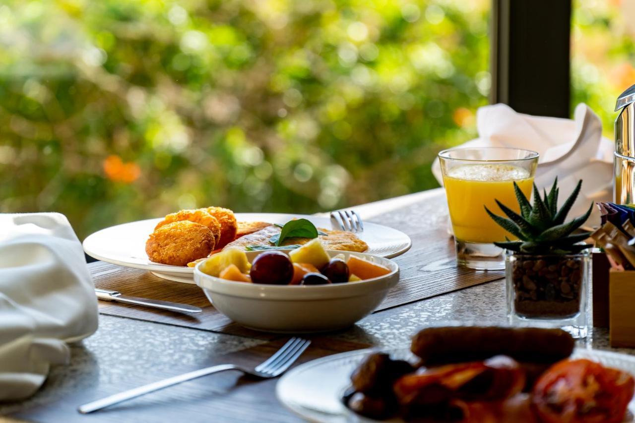 Malta Marriott Resort & Spa Saint Julian's Екстериор снимка Breakfast at the hotel