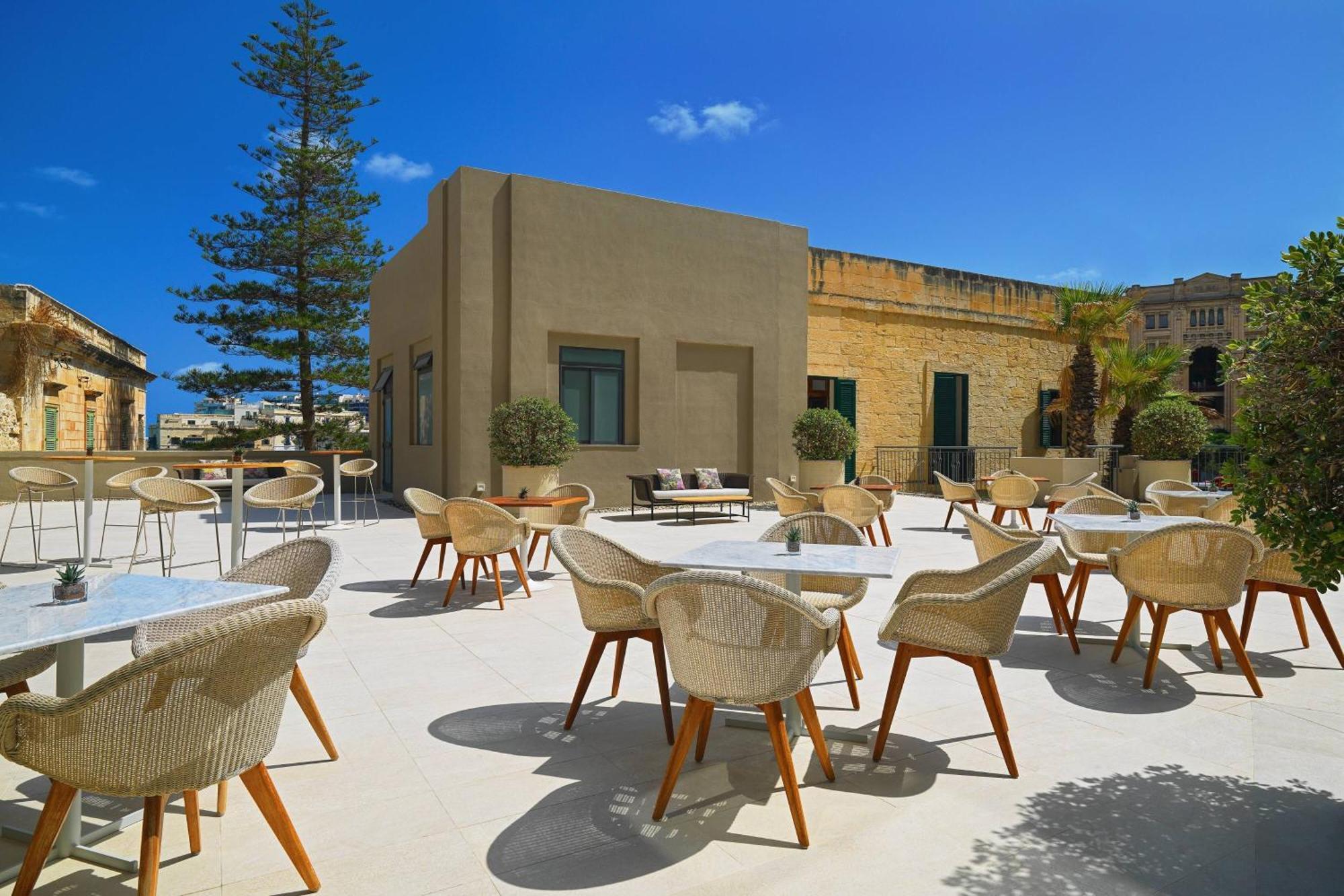 Malta Marriott Resort & Spa Saint Julian's Екстериор снимка The courtyard of the museum