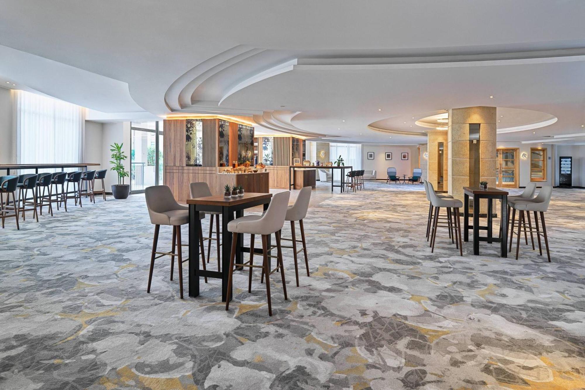 Malta Marriott Resort & Spa Saint Julian's Екстериор снимка The lounge at the airport