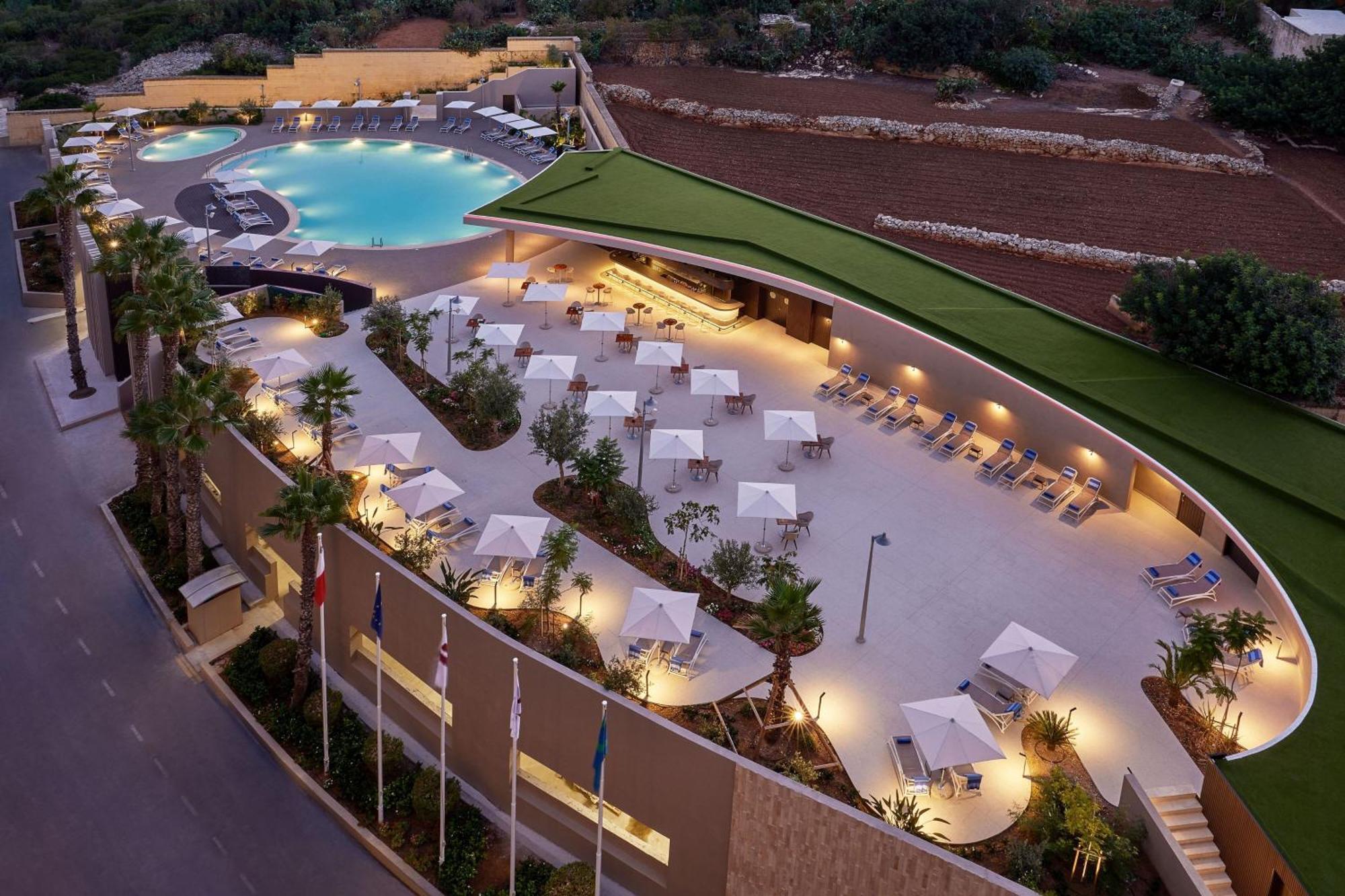 Malta Marriott Resort & Spa Saint Julian's Екстериор снимка The hotel's pool area