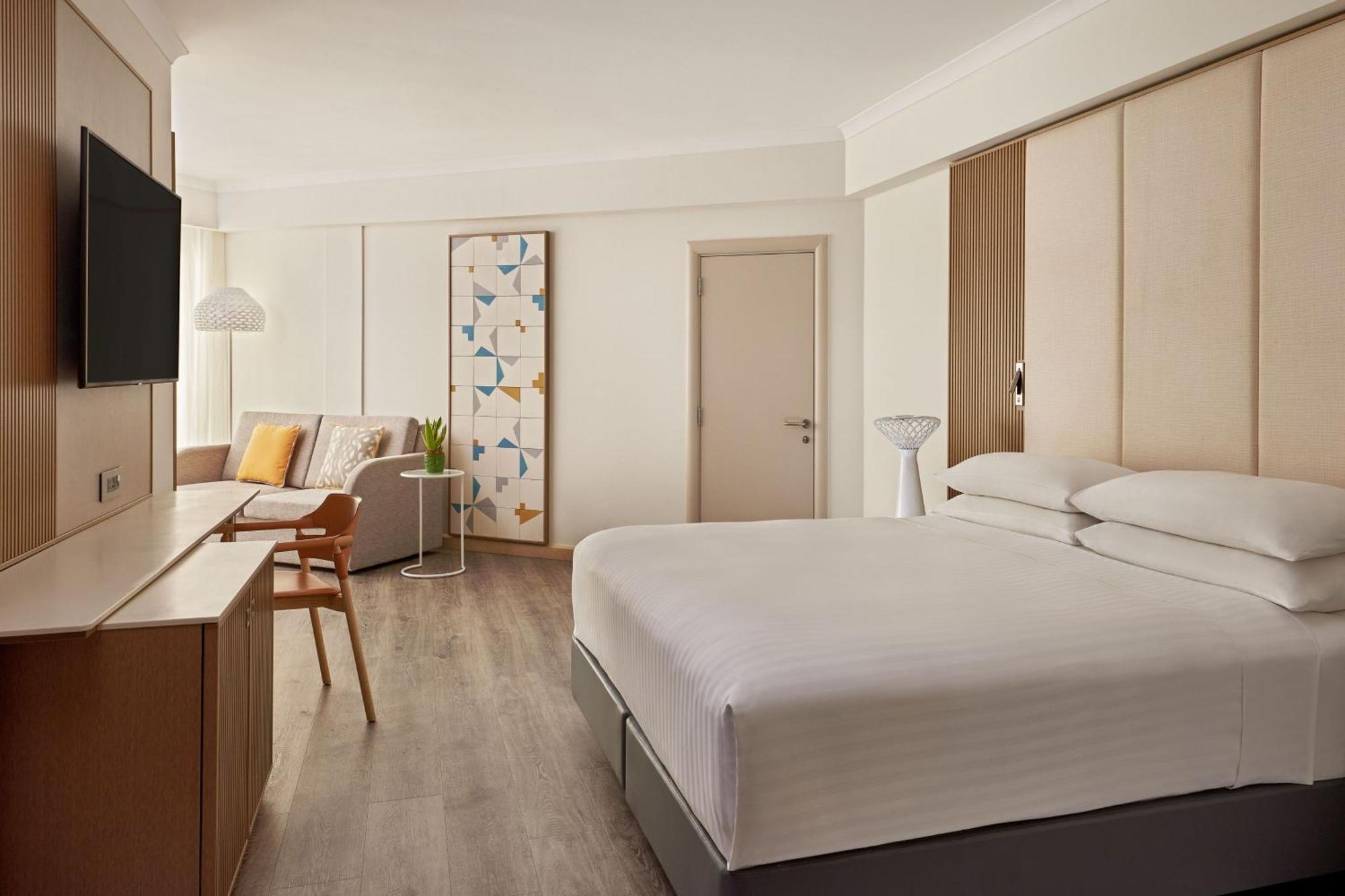 Malta Marriott Resort & Spa Saint Julian's Екстериор снимка A guest room at the Hotel Zags