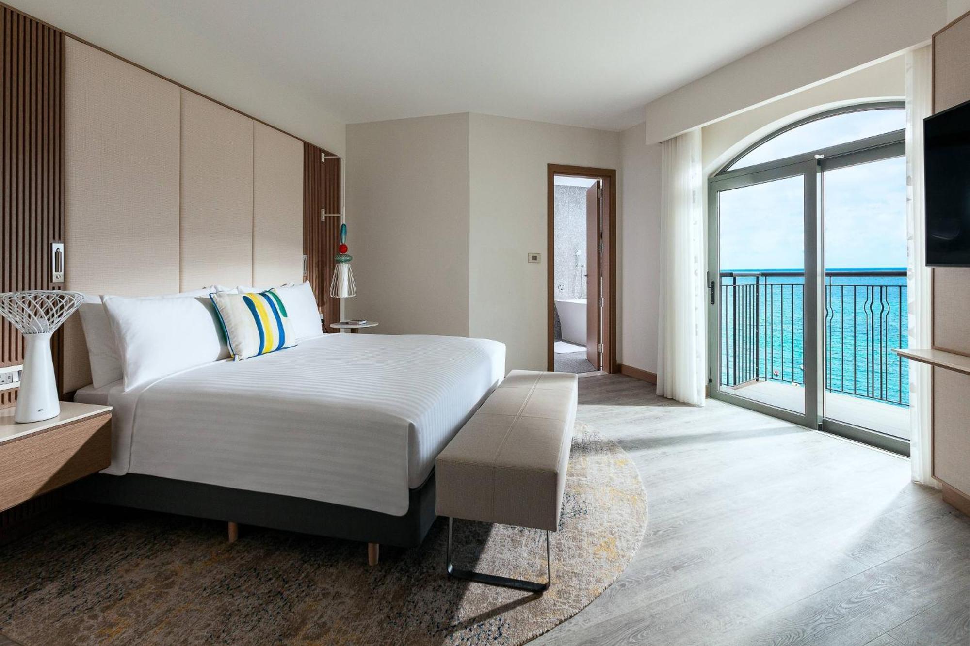 Malta Marriott Resort & Spa Saint Julian's Екстериор снимка A bedroom at the hotel