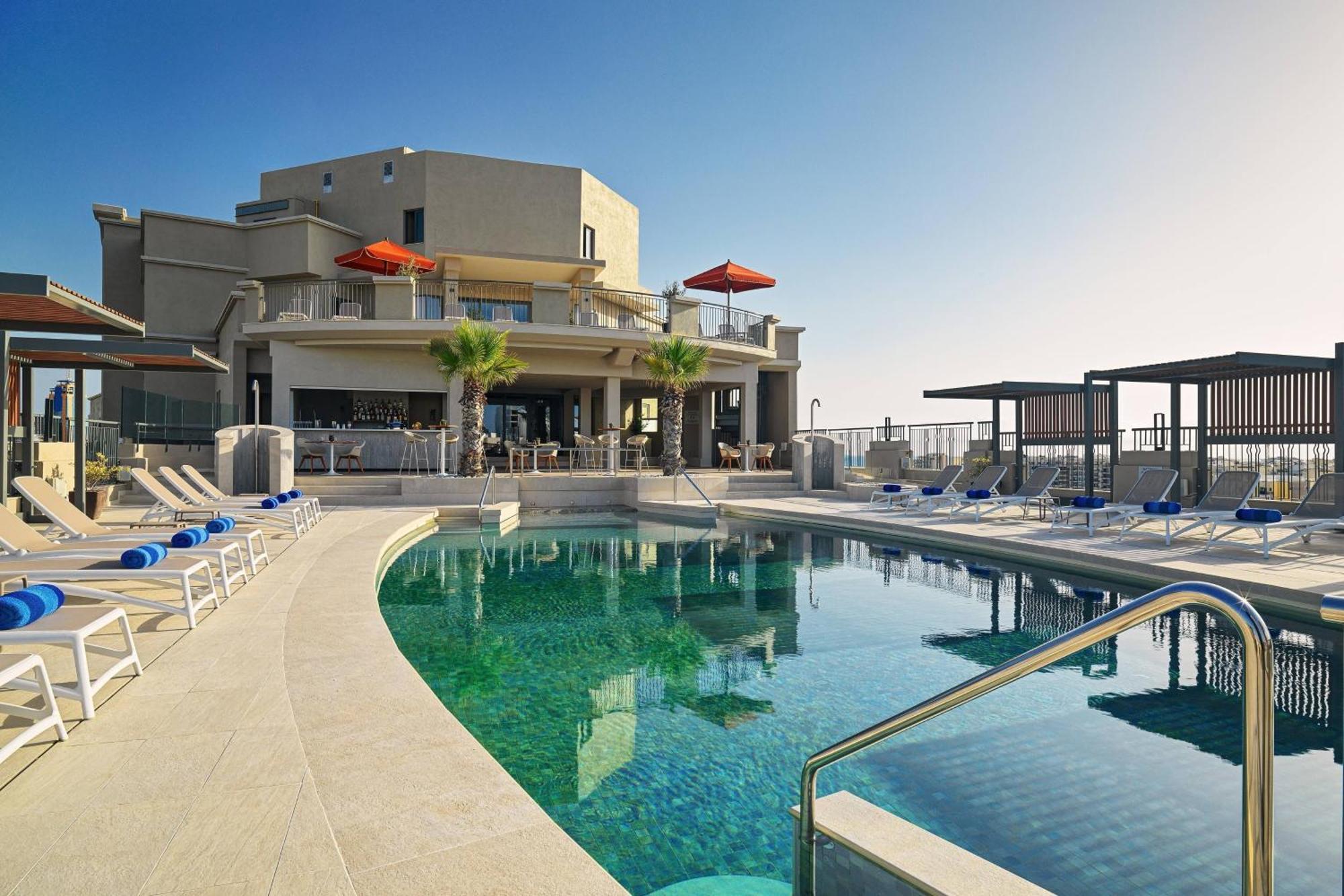 Malta Marriott Resort & Spa Saint Julian's Екстериор снимка The pool at the hotel
