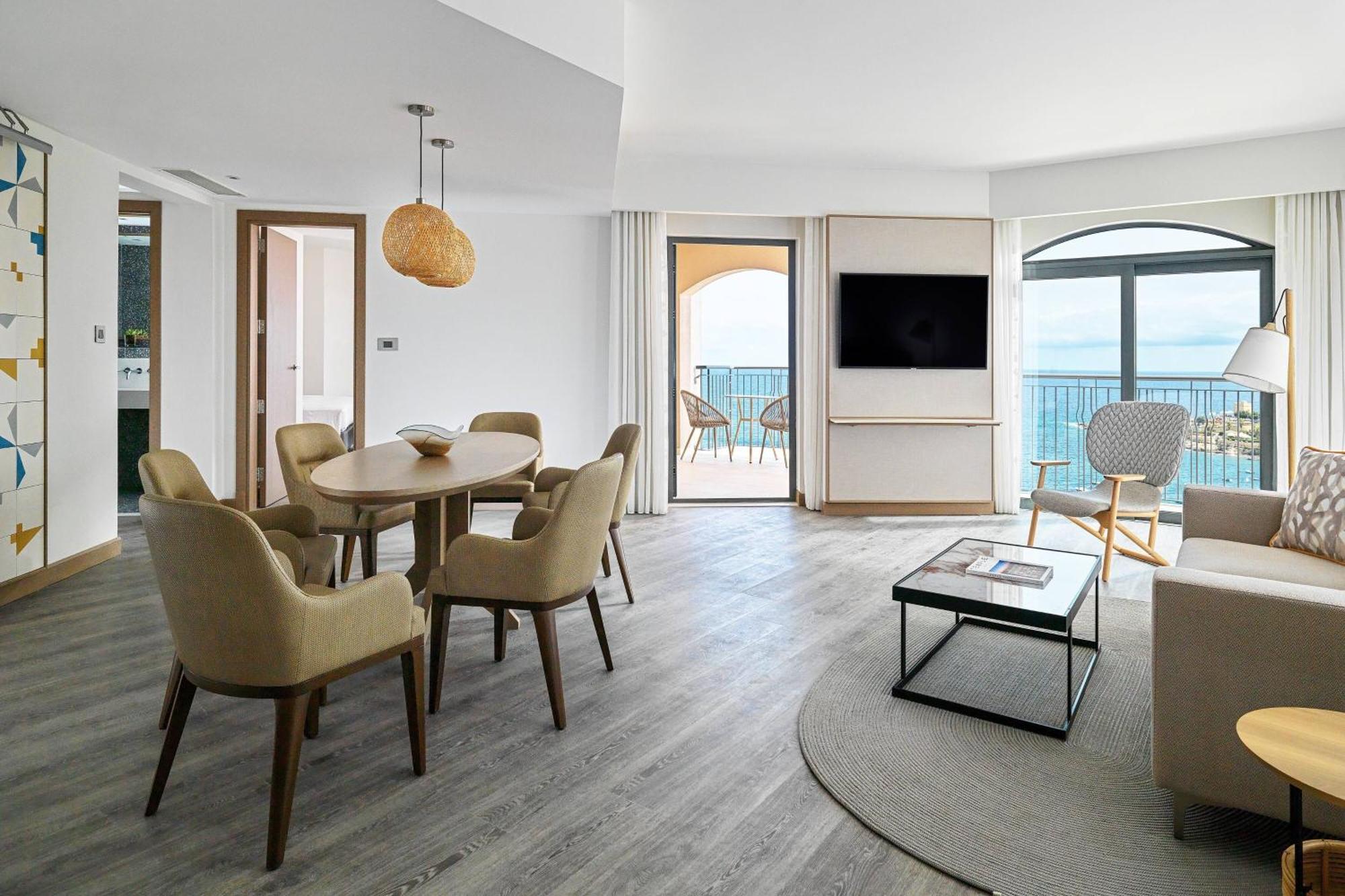 Malta Marriott Resort & Spa Saint Julian's Екстериор снимка A suite at the hotel