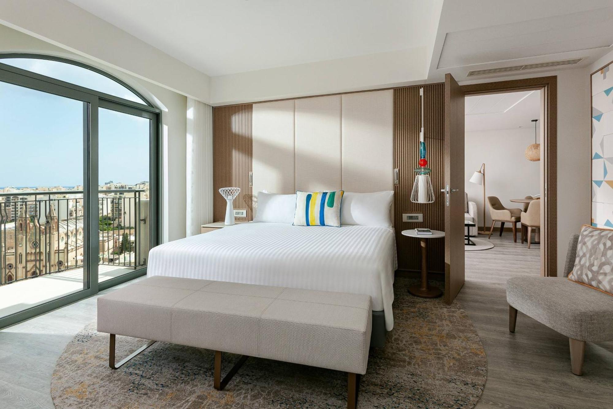 Malta Marriott Resort & Spa Saint Julian's Екстериор снимка Suite