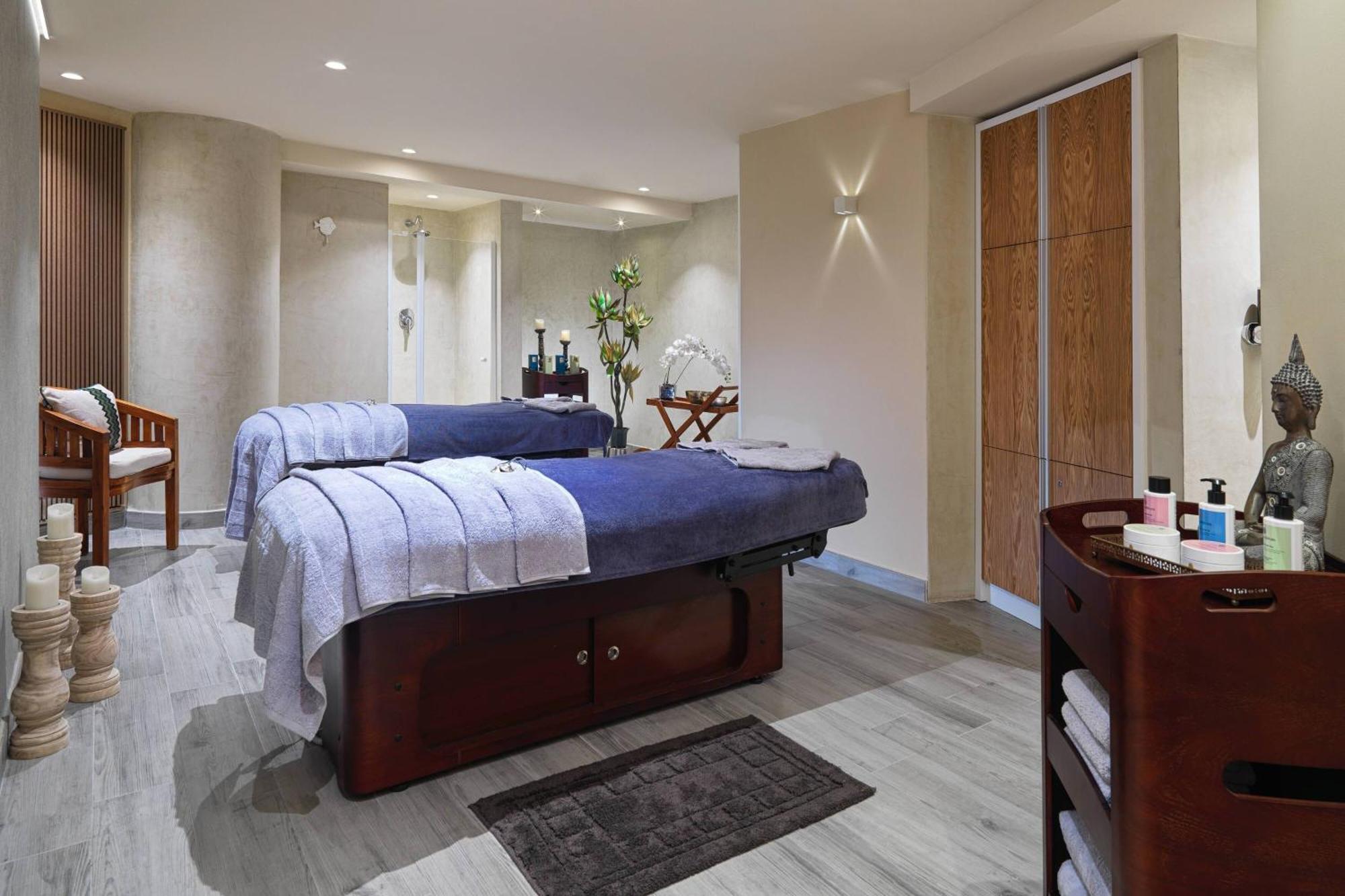 Malta Marriott Resort & Spa Saint Julian's Екстериор снимка A massage bed
